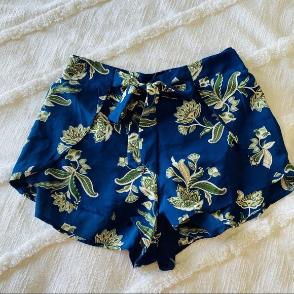 Floral Blue Women's Shorts - Picture 2 of 4